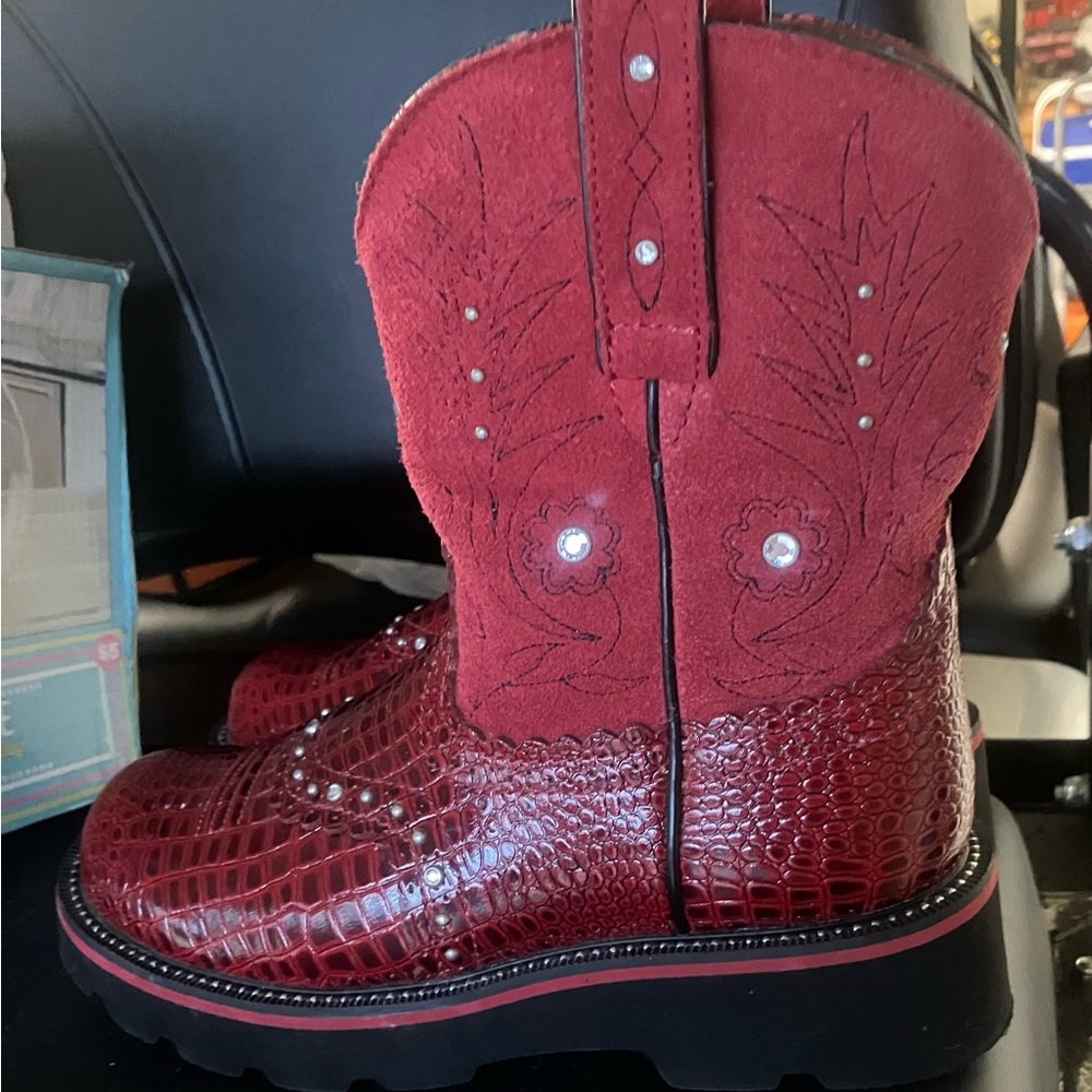 Excellent shape, beautiful boots!